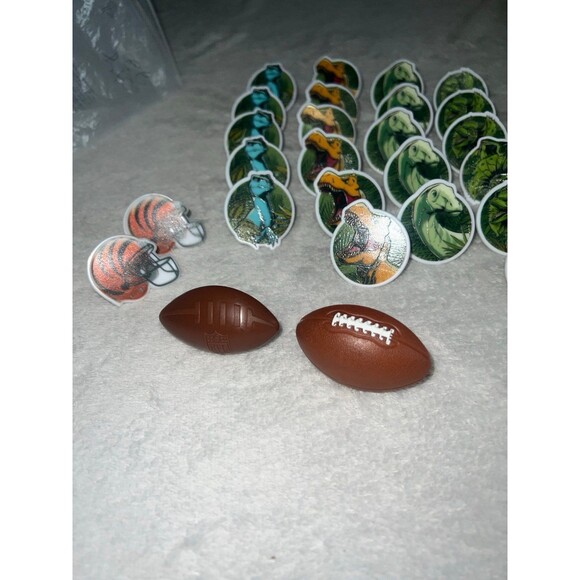 Lot of plastic rings - football, dinosaurs, rainbow, Christmas & whale - Picture 2 of 4